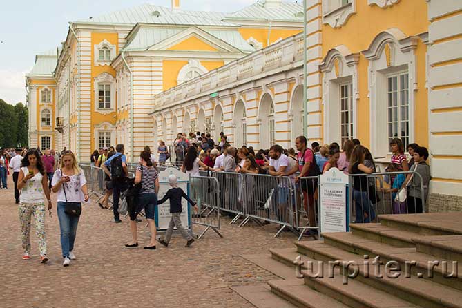 Очередь за билетами