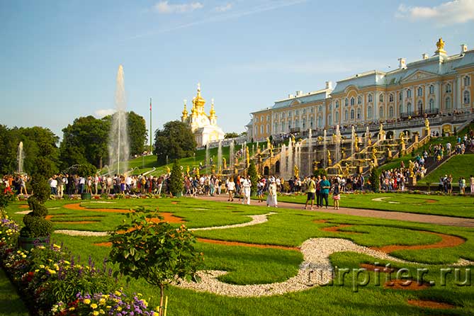 Красивый нижний парк в Петергофе