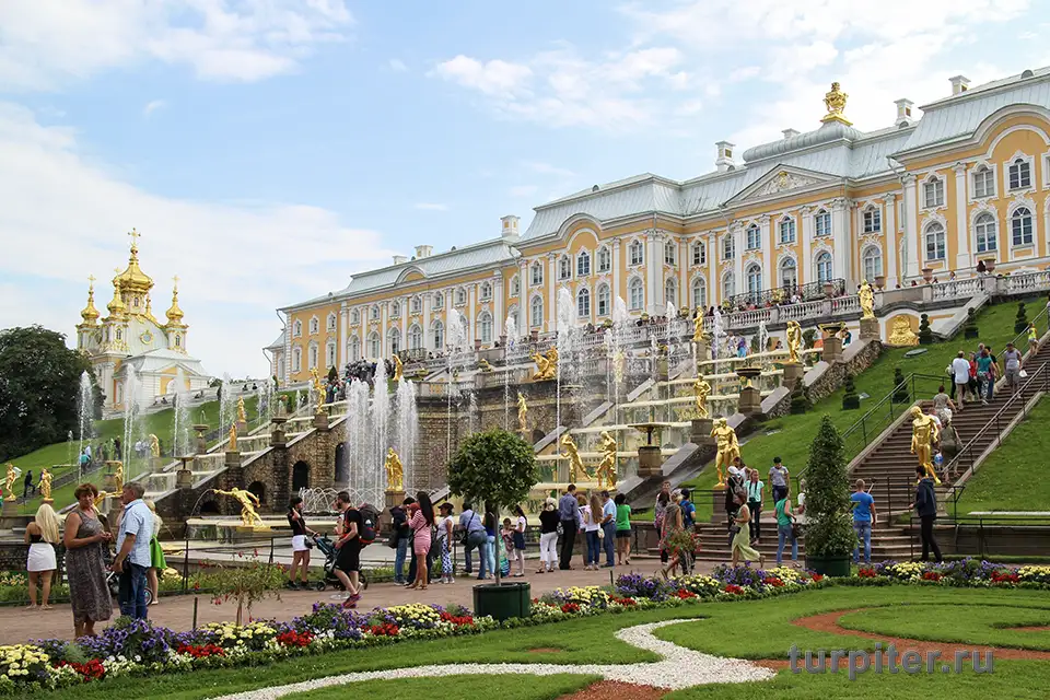 большой каскад фонтанов в Петергофе