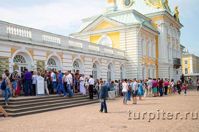 большой дворец петергоф очередь туристы
