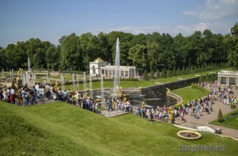 турист люди петергоф фонтан главный каскад