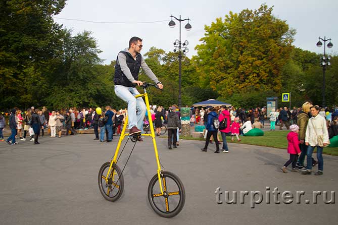 желтый велосипед фестиваль "Живые улицы"