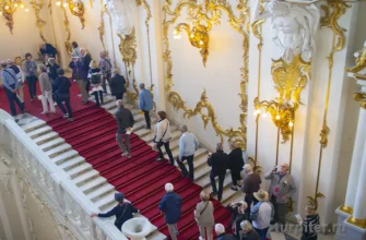 гости Санкт-Петербурга пришли в Эрмитаж