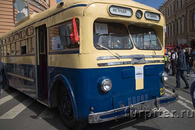 троллейбус синий 1947 год