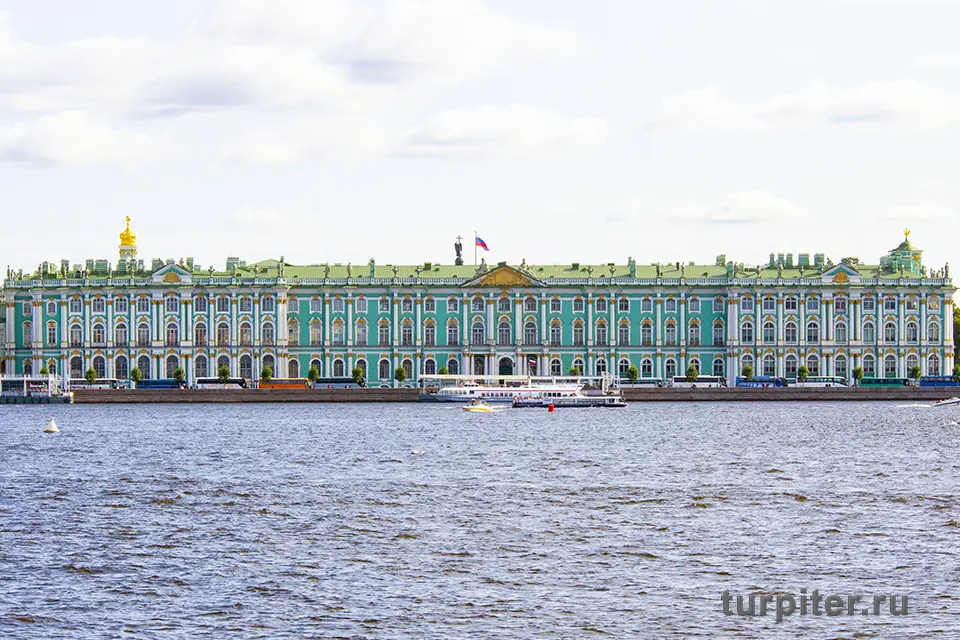Зимний Дворец Эрмитаж с Невы