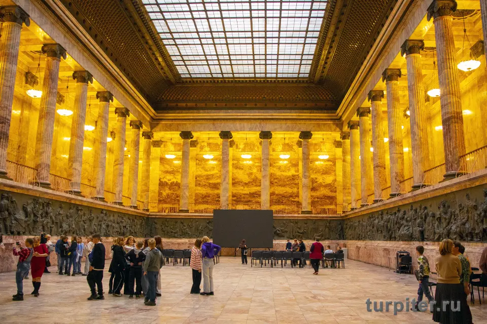Бальный зал в этнографическом музее Санкт-Петербурга
