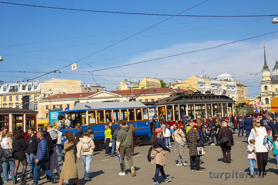 ретро парад в Санкт-Петербурге