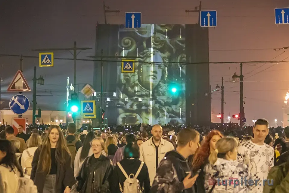 Музыка дворцового моста