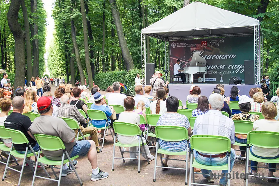 классика в летнем саду