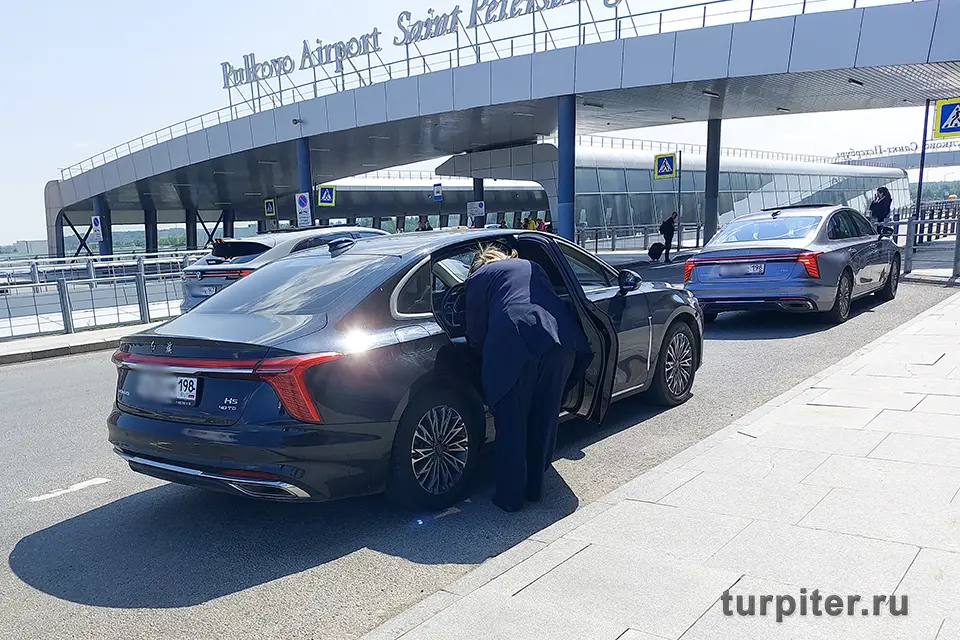 автомобиль приехал в аэропорт пулково