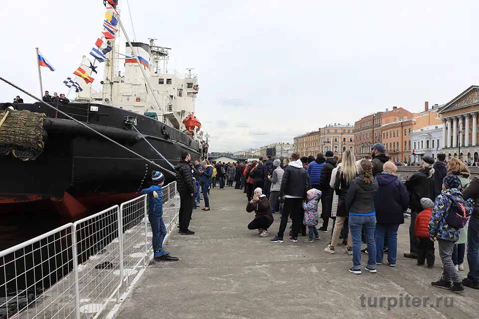 очередь на посещение ледокола